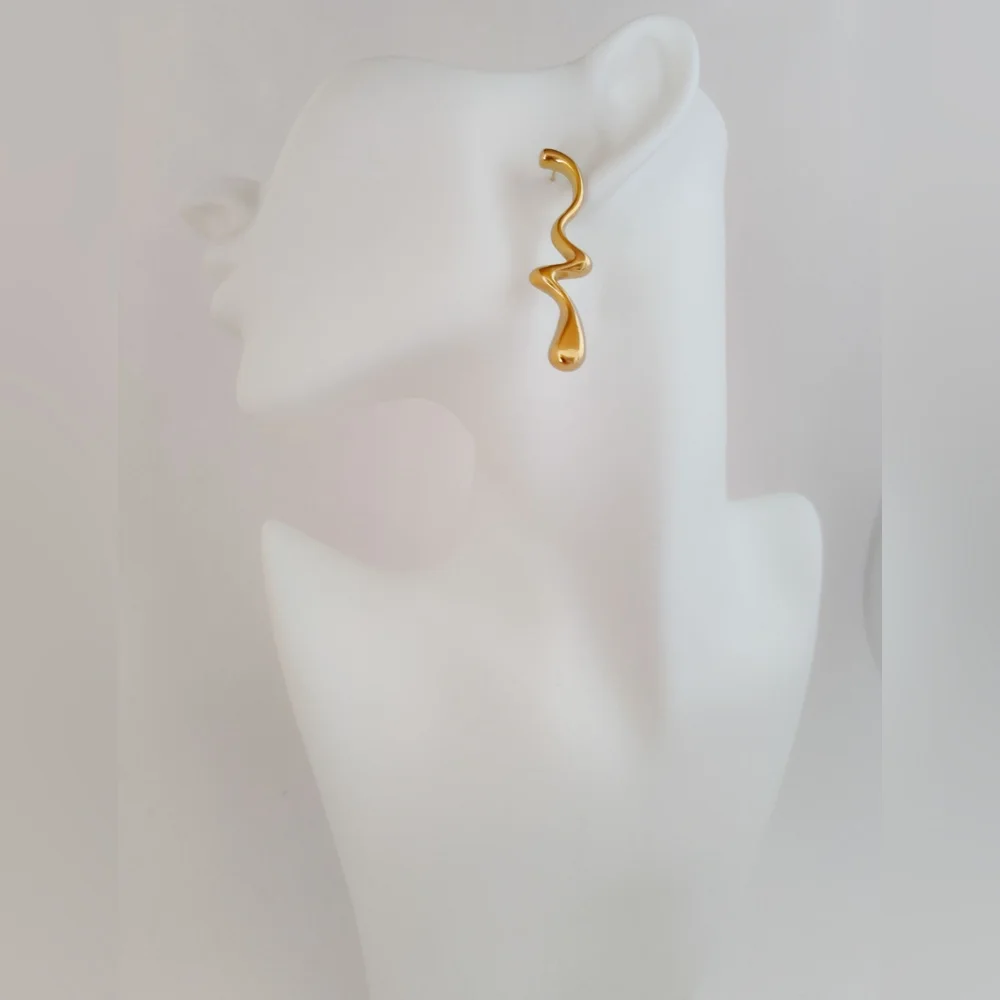 Liquid Drop 18 Carat Gold Overlay Earrings New Without Tags - Picture 2 of 3